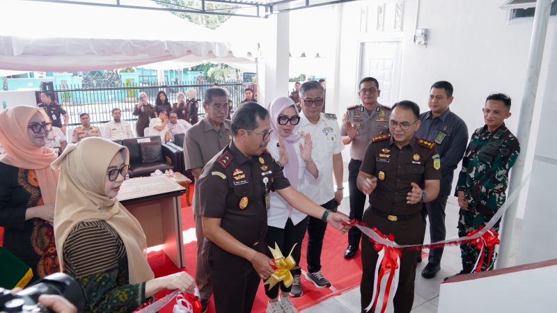 Perkuat Sinergi Dengan Penegakan Hukum, Pemkab Barru Hibahkan Mess Untuk Kejari Barru