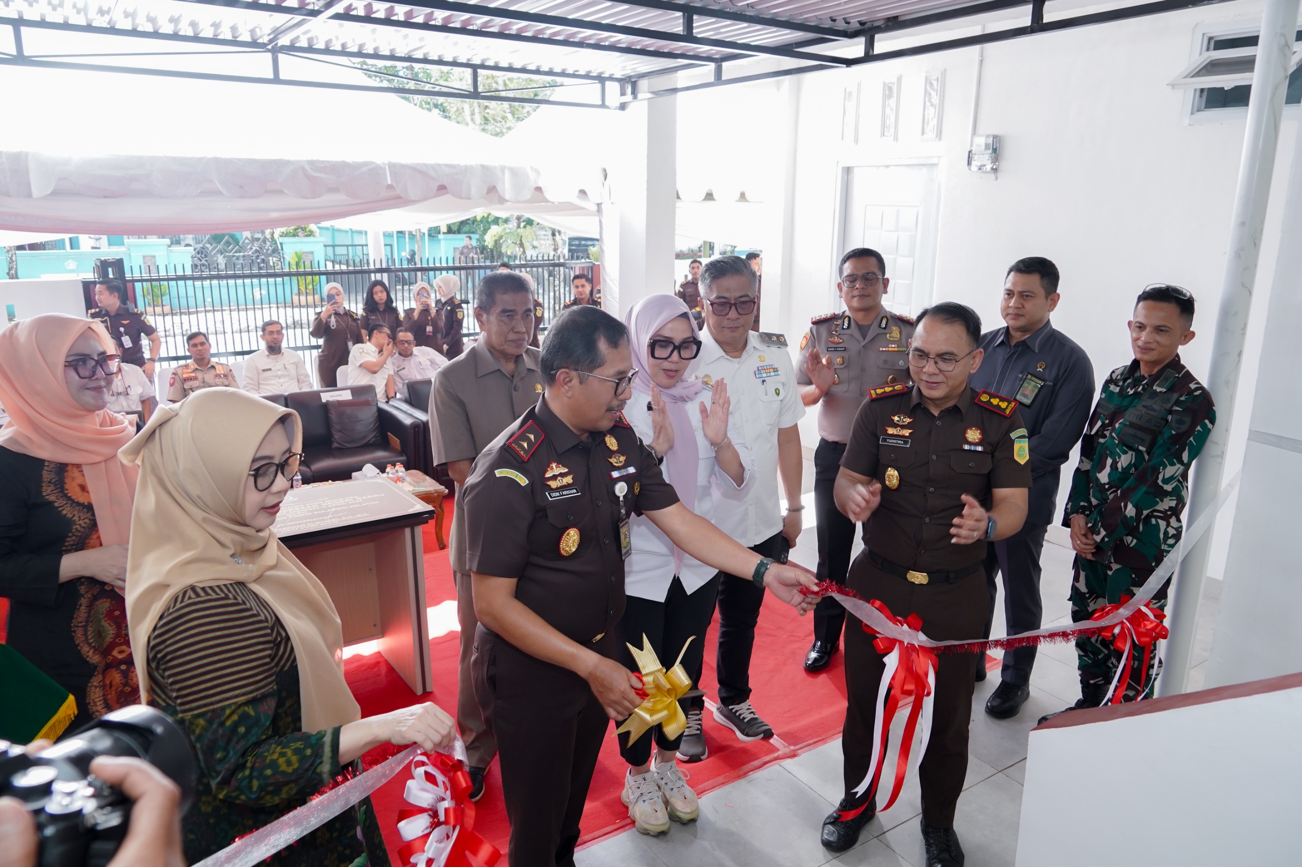 Perkuat Sinergi Dengan Penegakan Hukum, Pemkab Barru Hibahkan Mess Untuk Kejari Barru