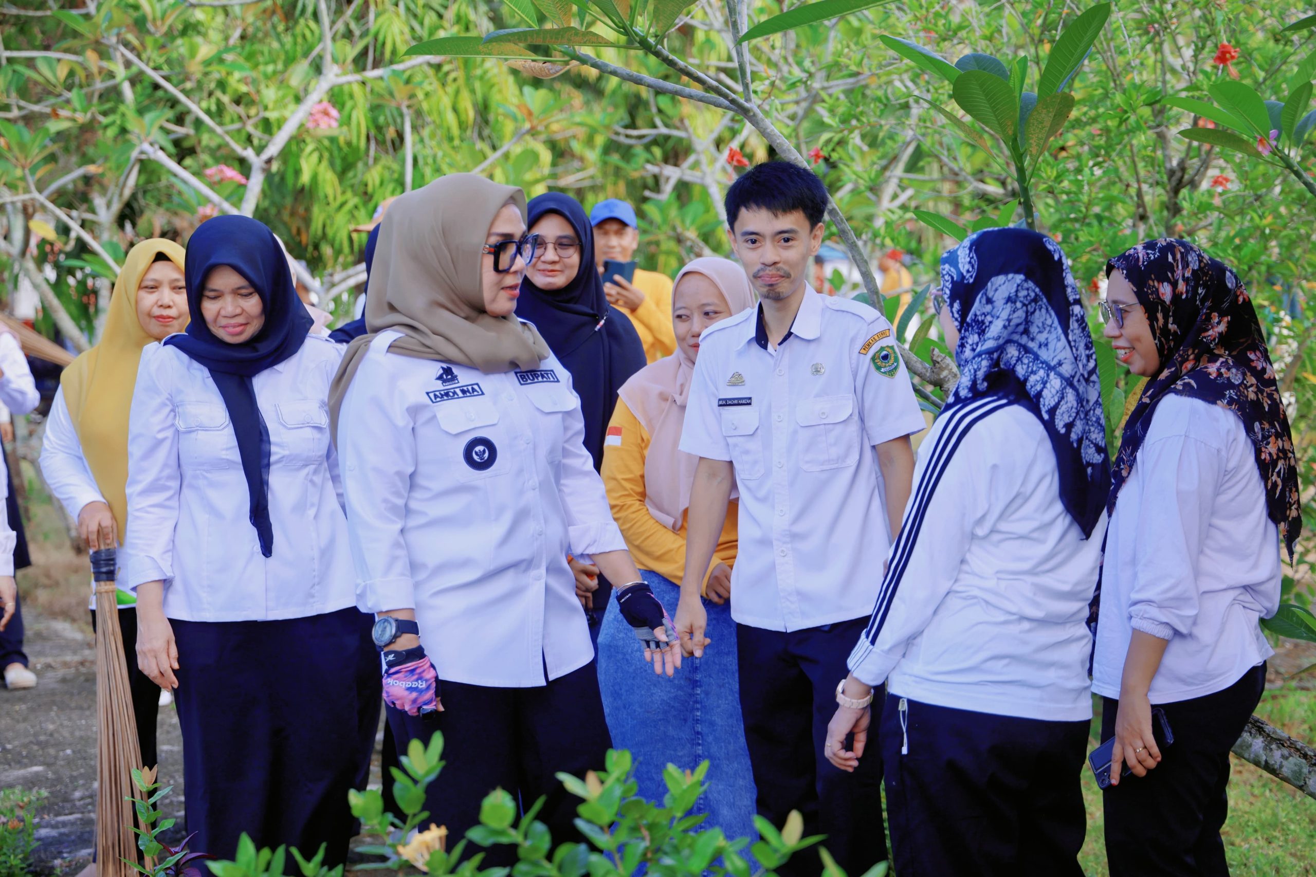 Bupati Barru Ajak ASN dan Masyarakat Budayakan Hidup Bersih Serta Perkuat Semangat Gotong Royong