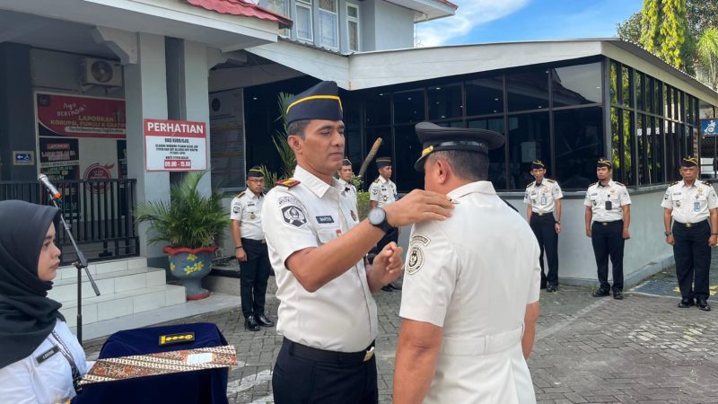 Lapas Parepare Lakukan Penyematan Tanda Pangkat Pengabdian Pegawai 