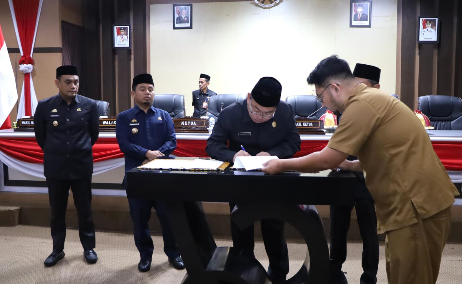 Pemkot Parepare dan DPRD Perkuat Regulasi Industri dan Olahraga Melalui Persetujuan Dua Ranperda