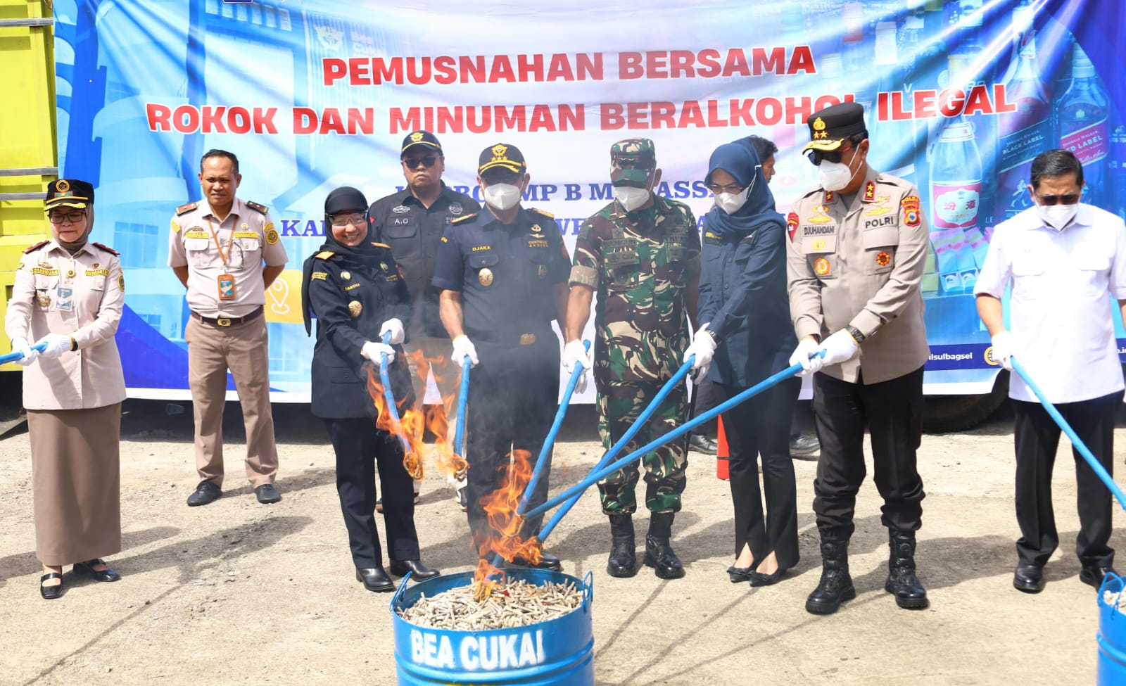 Kapolda Sulsel Hadiri Pemusnahan Rokok dan Miras Ilegal oleh Kanwil DJBC Sulbagsel