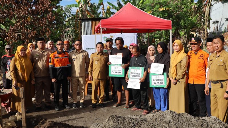 Wali Kota Parepare Salurkan Bantuan dan Letakkan Batu Pertama Rumah Korban Kebakaran Lumpue