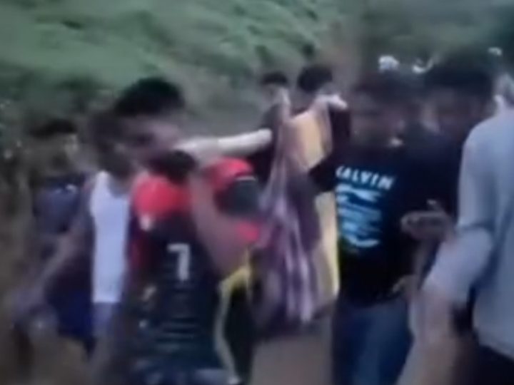 Viral Video Pasien di Dusun Paleleng Pinrang Ditandu Sejauh 3 Kilometer