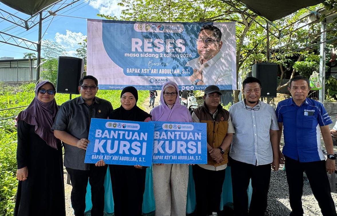 Reses di Galung Maloang, Asy’ari Abdullah Serahkan Bantuan Kursi untuk Warga