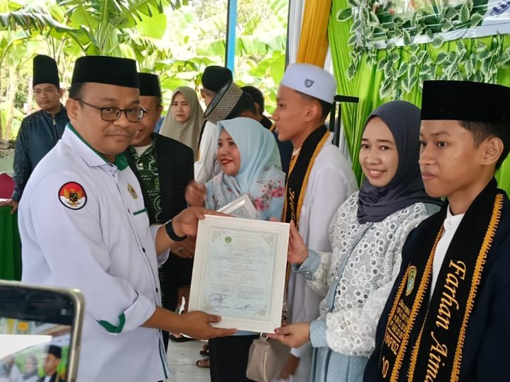 Bupati Pangkep Hadir di Penamatan Ponpes Asshiratal Mustaqim DDI Baru-Baru Tanga