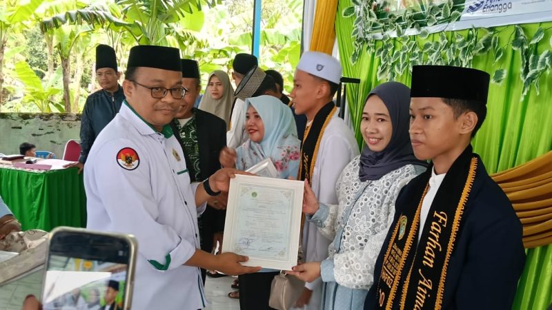 Bupati Pangkep Hadir di Penamatan Ponpes Asshiratal Mustaqim DDI Baru-Baru Tanga