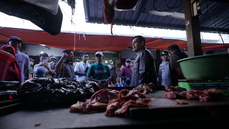 Jelang Iduladha, Tasming Hamid dan Forkopimda Pantau Stabilitas Harga Sembako di Pasar Lakessi