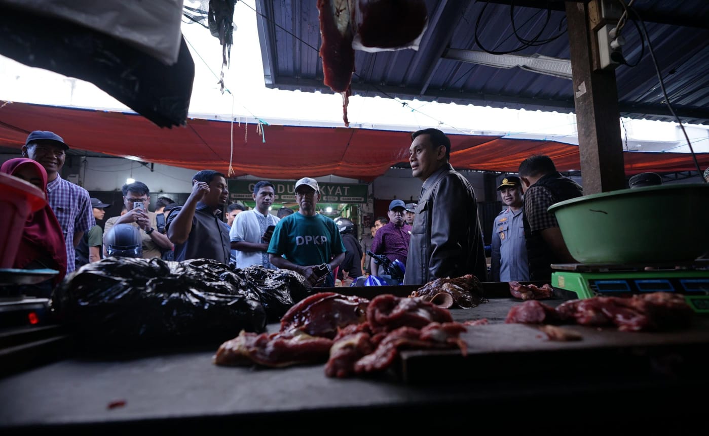 Jelang Iduladha, Tasming Hamid dan Forkopimda Pantau Stabilitas Harga Sembako di Pasar Lakessi