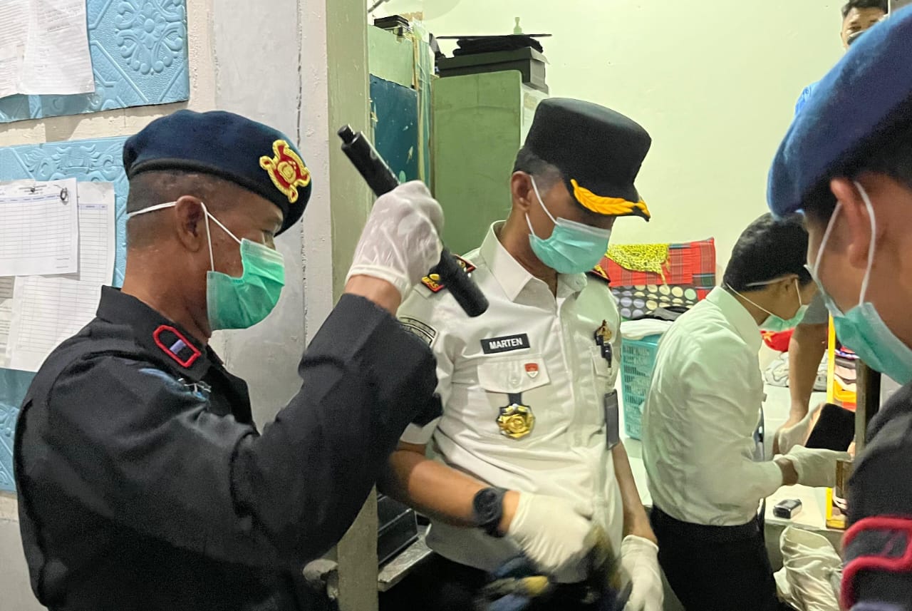 Libatkan APH, Lapas Parepare Geledah Hunian Warga Binaan