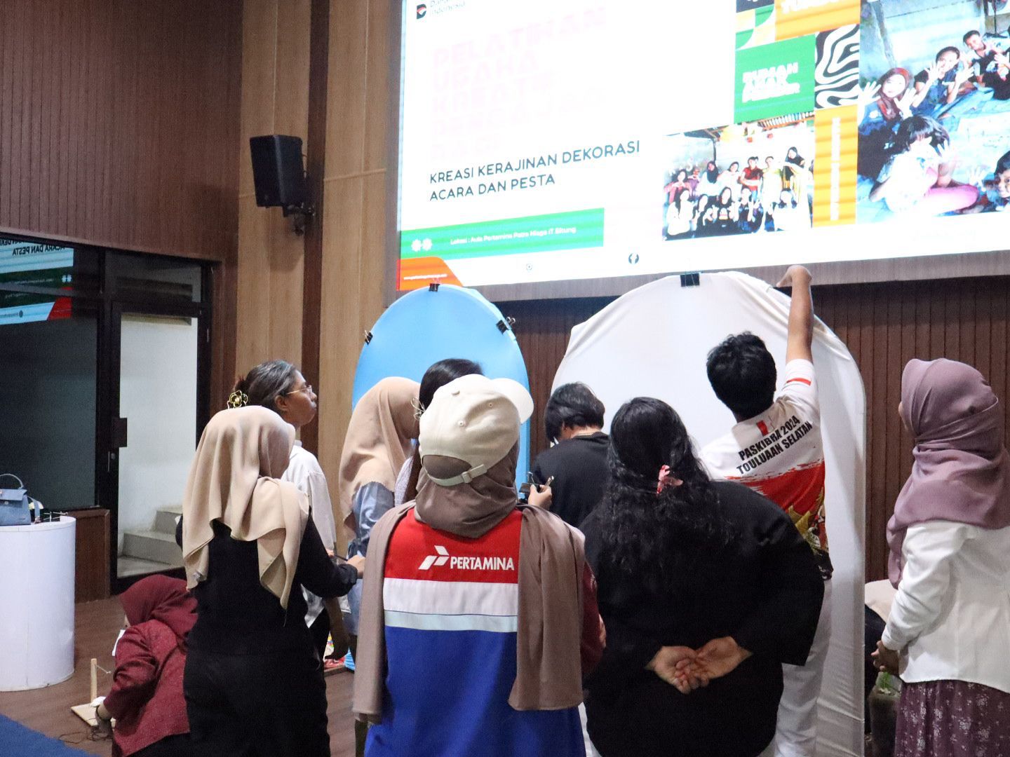 Pertamina Sulawesi melalui IT Bitung Dorong Kemandirian Kelompok Binaan Lewat Pelatihan Kreasi Dekorasi Acara