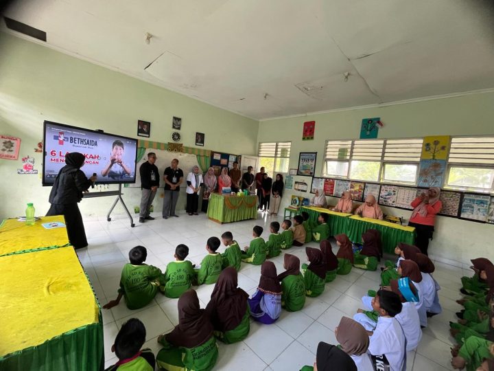Siswa SDN 190 Ujunge Antusias Ikuti Kelas Kesehatan Gigi dan Tangan Anak Volunteer AKB 22 Sulsel