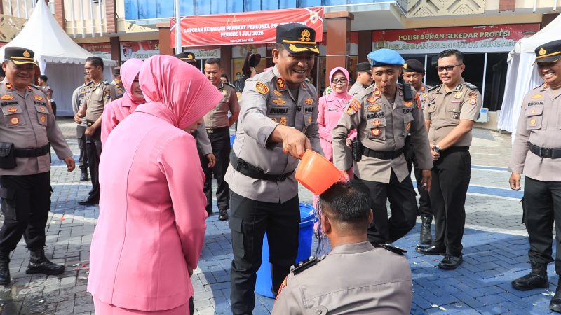 27 Personel Polres Barru Terima Kenaikan Pangkat, Kapolres Tekankan Loyalitas dan Integritas