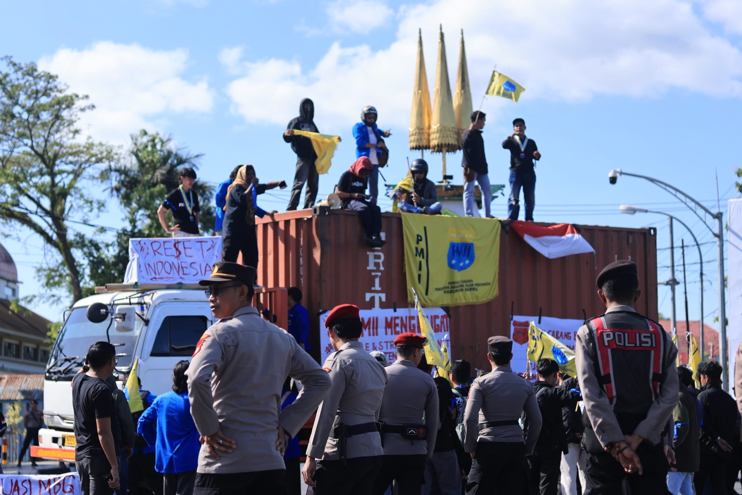 Polres Barru Amankan Aksi Unjuk Rasa PMII Barru: Aspirasi Tersanpaikan Dengan Aman & Kondusif