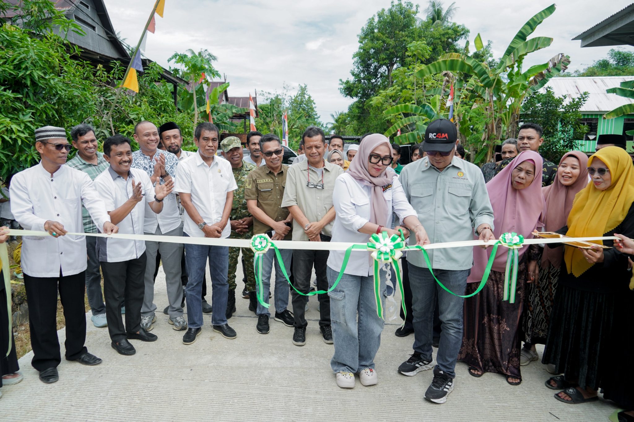 Bupati Barru Resmikan Jalan Rabat Beton Passedde, Penantian Warga 18 Tahun Akhirnya Terwujud