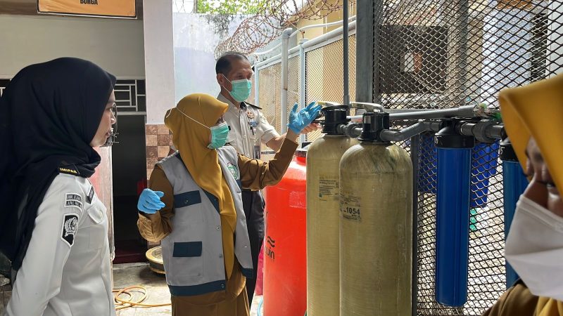 Dinkes dan Puskesmas Lompoe Lakukan Inspeksi Depot Air Minum Lapas Parepare