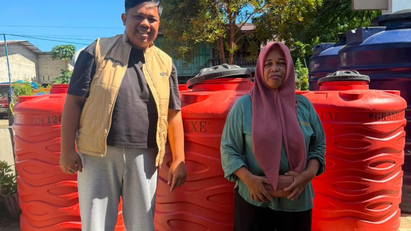 Kepala Desa Pitue Serahkan Bantuan Bak Air untuk Warga Kampung Pare’e Hadapi Ancaman Kemarau Panjang