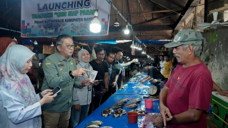 Abustan Tinjau Pasar Mattirowalie, Siapkan Ekosistem QRIS dan Penguatan Ekonomi Rakyat