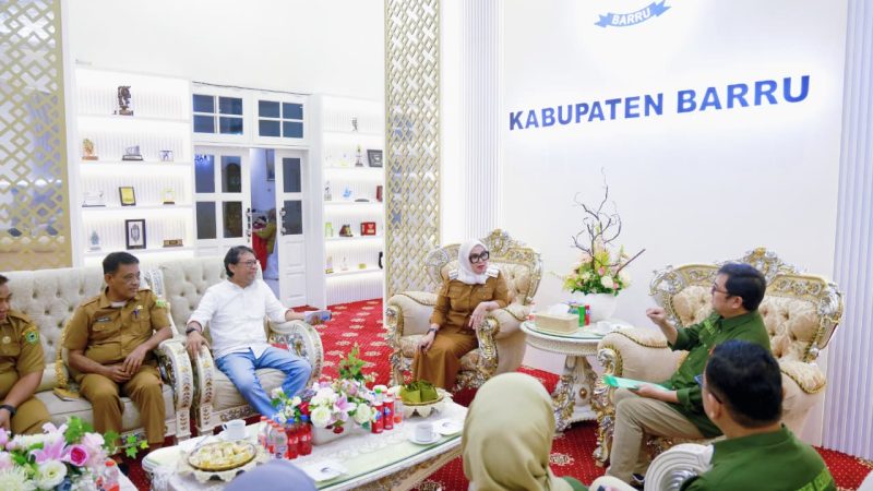 Bupati Barru Terima Audiensi Unhas, 385 Mahasiswa KKN Profesi Kesehatan Siap Mengabdi di 40 Desa
