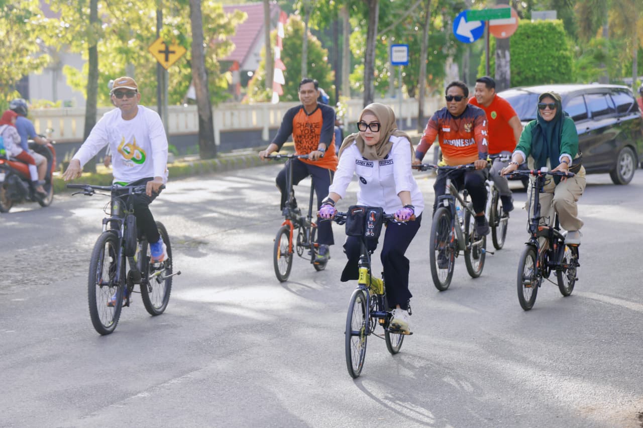 Bupati Barru Integrasikan Bike to Work dengan Gerakan Rabu Bersih, Dorong ASN Hidup Sehat dan Peduli Lingkungan