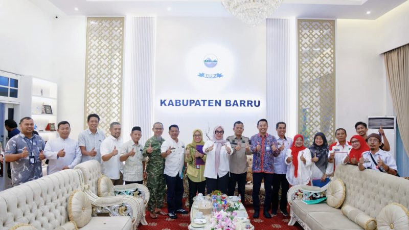 Desa Batupute Terima Bantuan Rp300 Juta dari BRI, Bupati Barru Dorong Pengembangan Wisata Pasir Putih Berkelanjutan