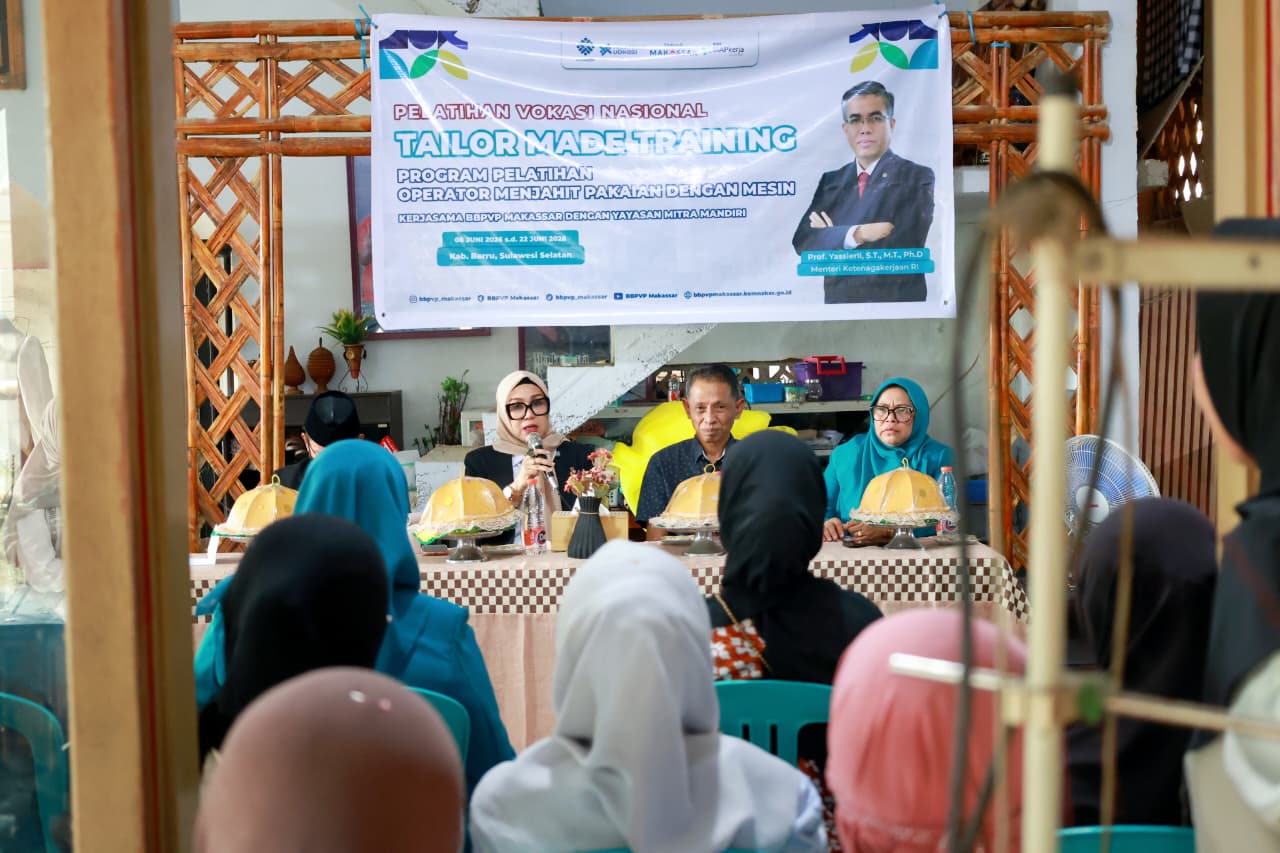Bupati Barru Tinjau Pelatihan Menjahit Program Kemenaker, Dorong Lahirnya Wirausaha Baru