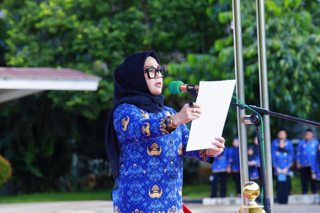 Hari Kesadaran Nasional, Bupati Barru Serahkan SK Pensiun kepada 25 ASN Purna Tugas