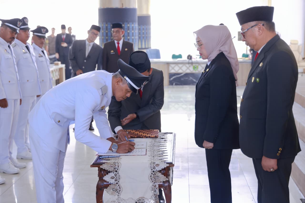 Bupati Barru Lantik 11 Kepala Desa Terpilih, Tekankan Amanah dan Pelayanan untuk Masyarakat