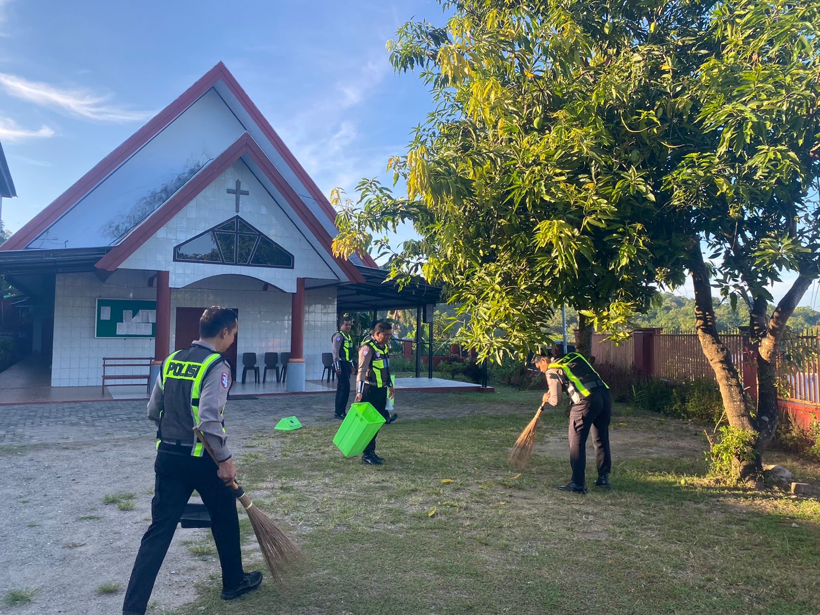 Sambut Hari Bhayangkara ke-80, Satlantas Polres Barru Gelar Bakti Religi di Masjid dan Gereja