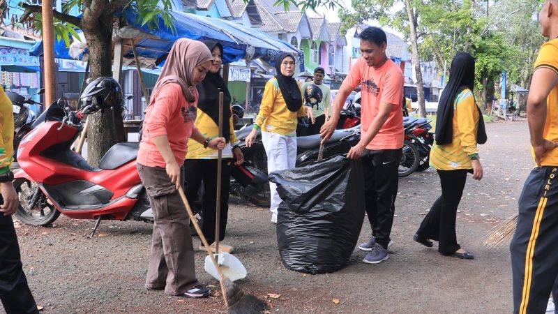 Polres Barru Bersihkan Pasar, Terminal, dan Rumah Ibadah Lewat Gerakan Indonesia Asri