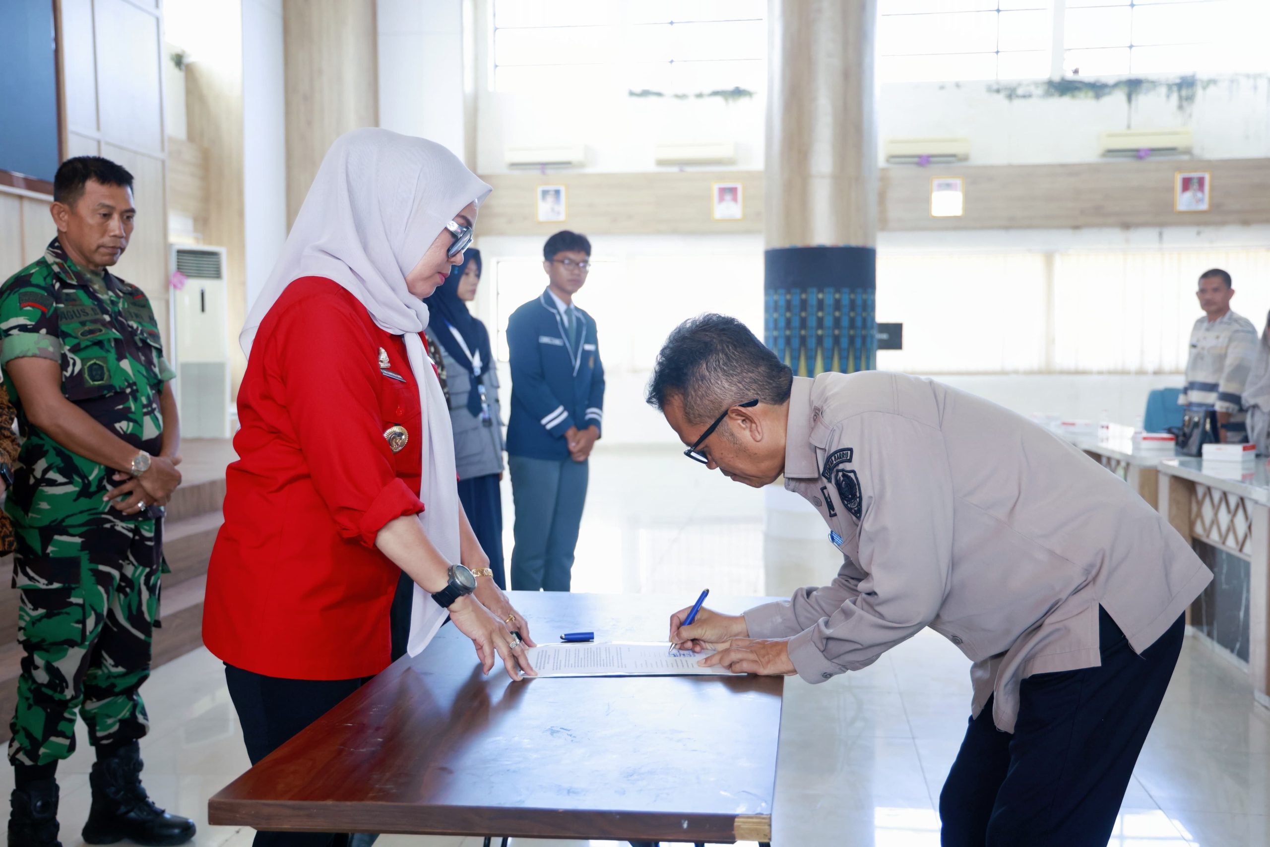 Bupati Barru Perkuat Komitmen Wujudkan Generasi Emas Lewat Deklarasi Anti Narkoba