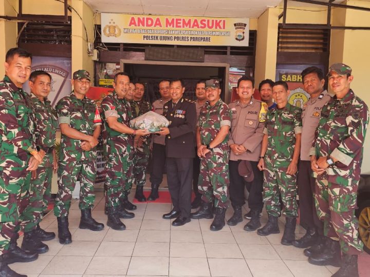 Turut Merasakan Semangat Hari Bhayangkara ke-80, Koramil 1405-01 Beri Kejutan Penuh Makna untuk Polsek Ujung