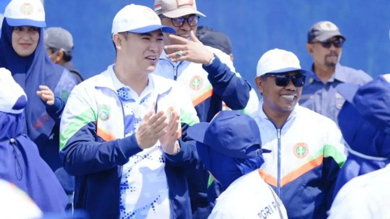 Bupati MYL Pimpin Defile Kontingen Pangkep, Optimist Raih Juara Umum di Porsenijar PGRI Sulsel 2026