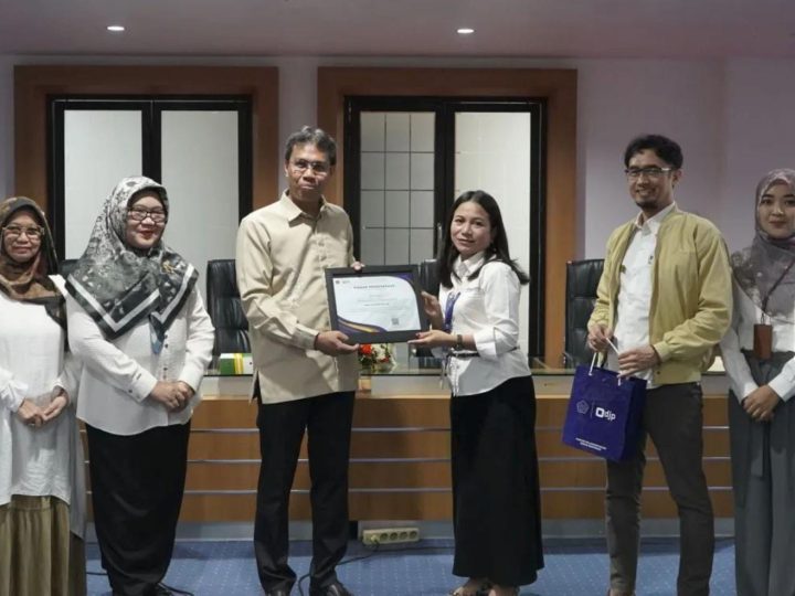 KPP Madya Makassar Berikan Penghargaan kepada Unhas atas Kontribusinya dalam Pembayaran Pajak