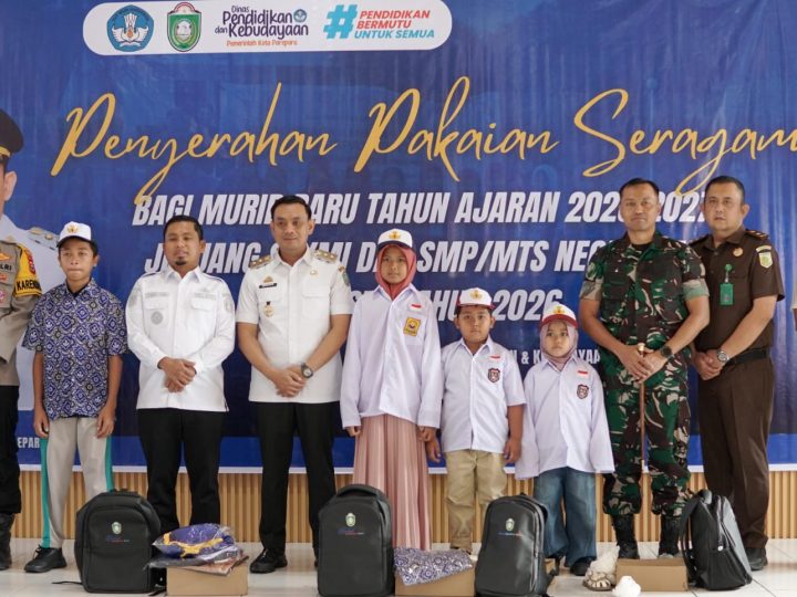 Tasming Hamid-Hermanto Realisasikan Janji Seragam Sekolah Gratis untuk Pelajar Parepare