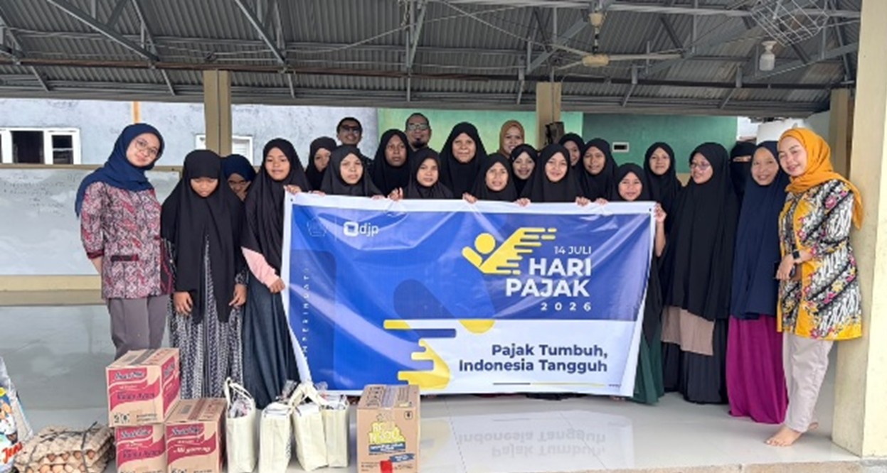 Semarakkan Hari Pajak, KP2KP Masamba Peduli Yatim Dhuafa di Luwu Utara 