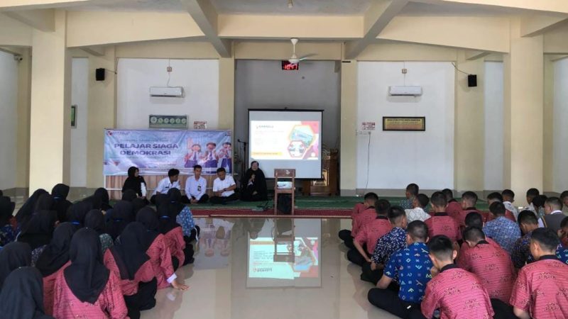 Bawaslu Parepare Edukasi Pelajar SMAN 2 melalui Program Bawaslu Menyapa Gen Z