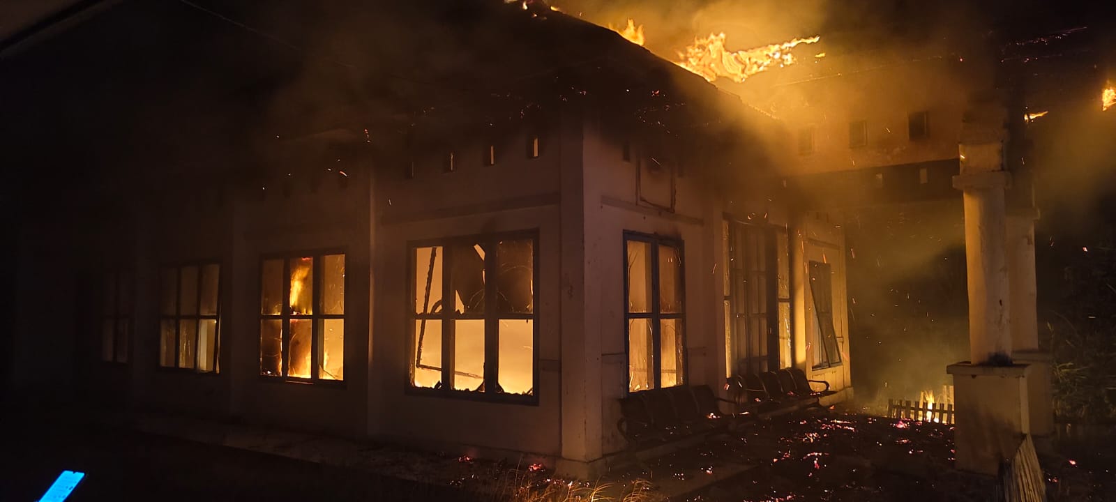 Camat Berganti, Gedung PKK Kantor Camat Lanrisang Terbakar