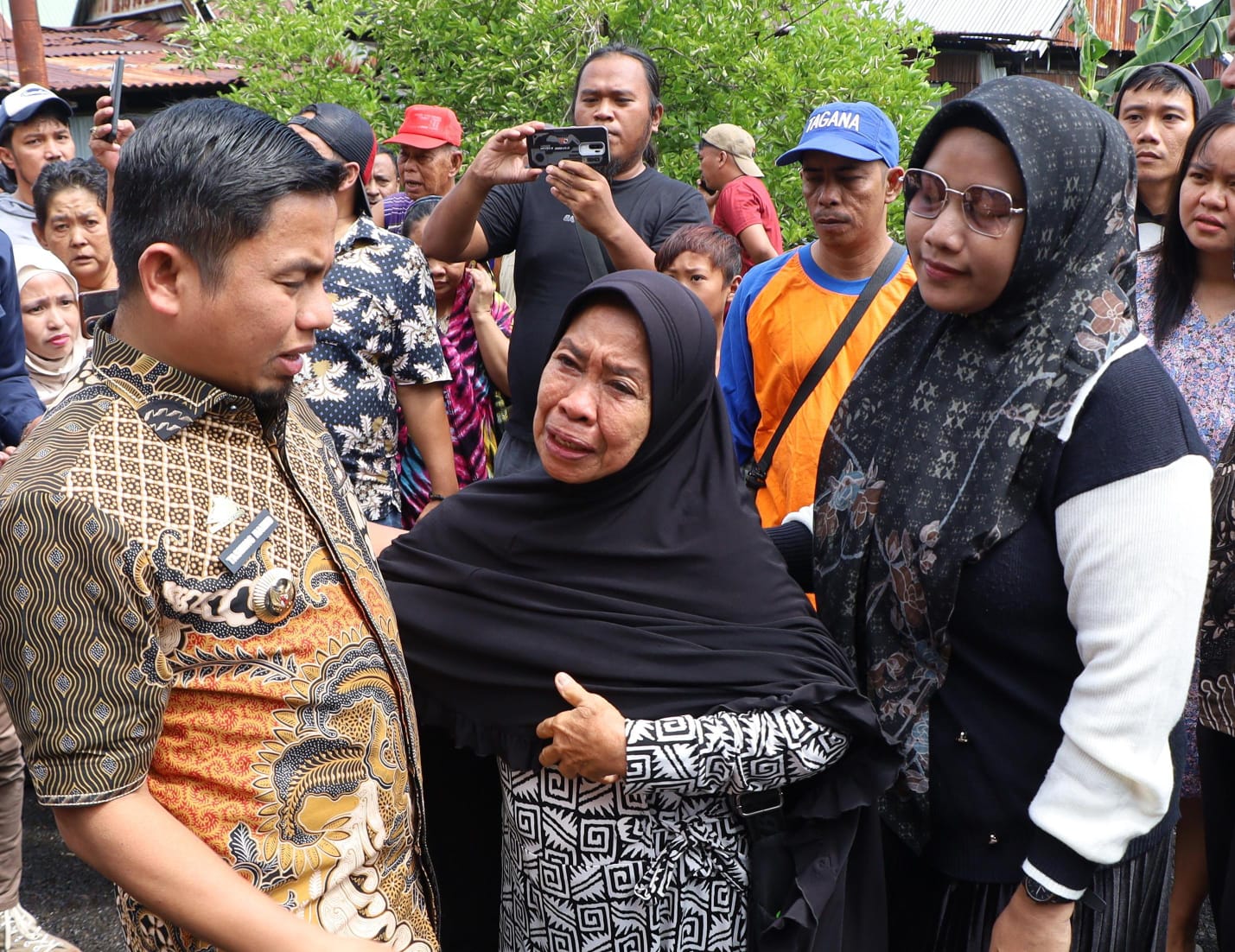 Tasming Hamid Tinjau Lokasi Kebakaran di Jalan Mayor Haddade, Pastikan Korban dan Penanganan Maksimal