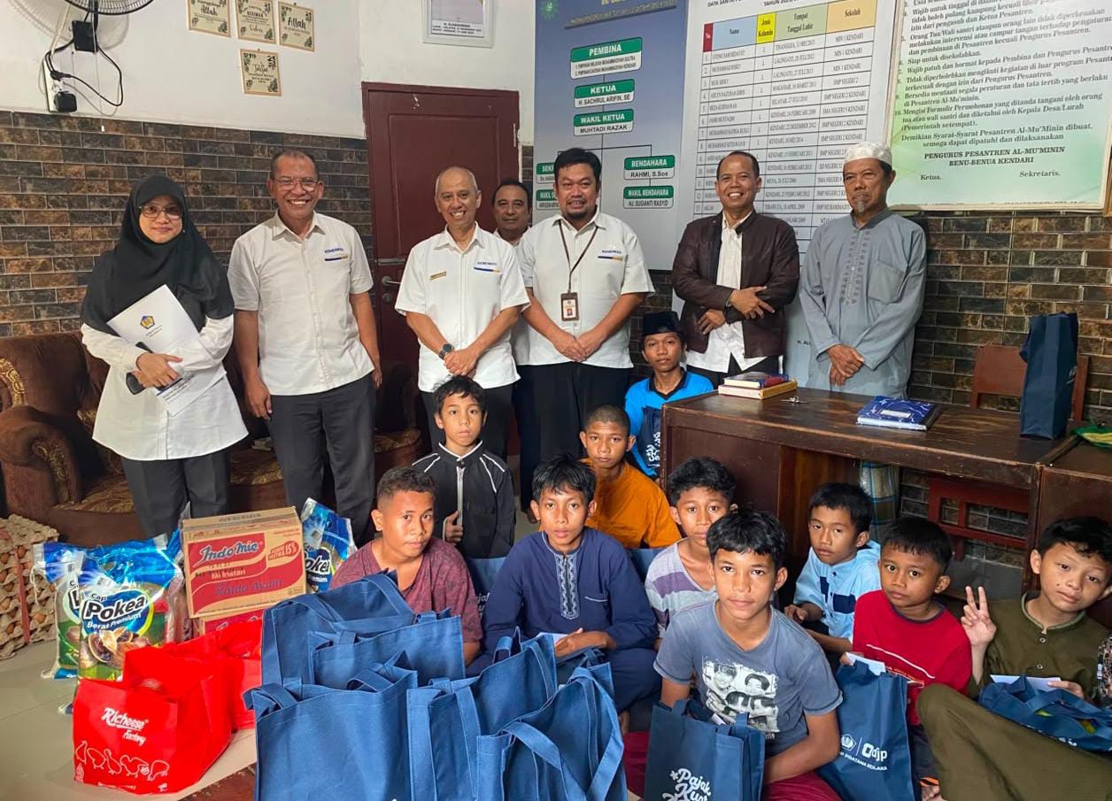 DJP Peduli Sambut Hari Pajak, KPP Pratama Kolaka Salurkan Bantuan kepada Anak Yatim dan Duafa