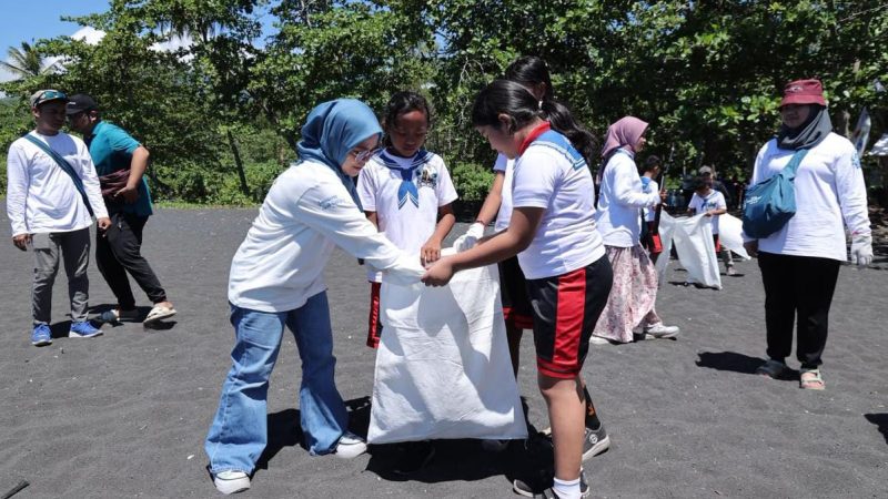 Lindungi Ekosistem Laut, Pertamina Trans Kontinental Gandeng Masyarakat Jaga Kebersihan Pantai di Bitung