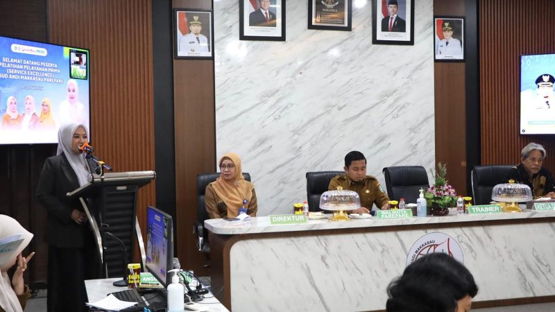 Buka Pelatihan Service Excellent, Tasming Hamid Minta Pelayanan RSUD Lebih Humanis