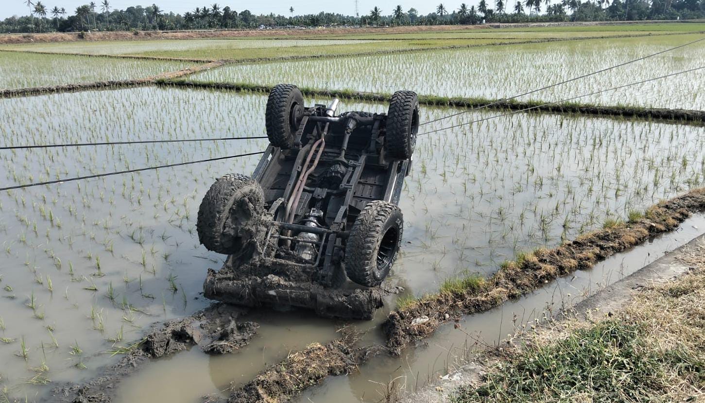 Terlibat Kecelakaan, Dua minibus di Pinrang Terjun ke Sawah