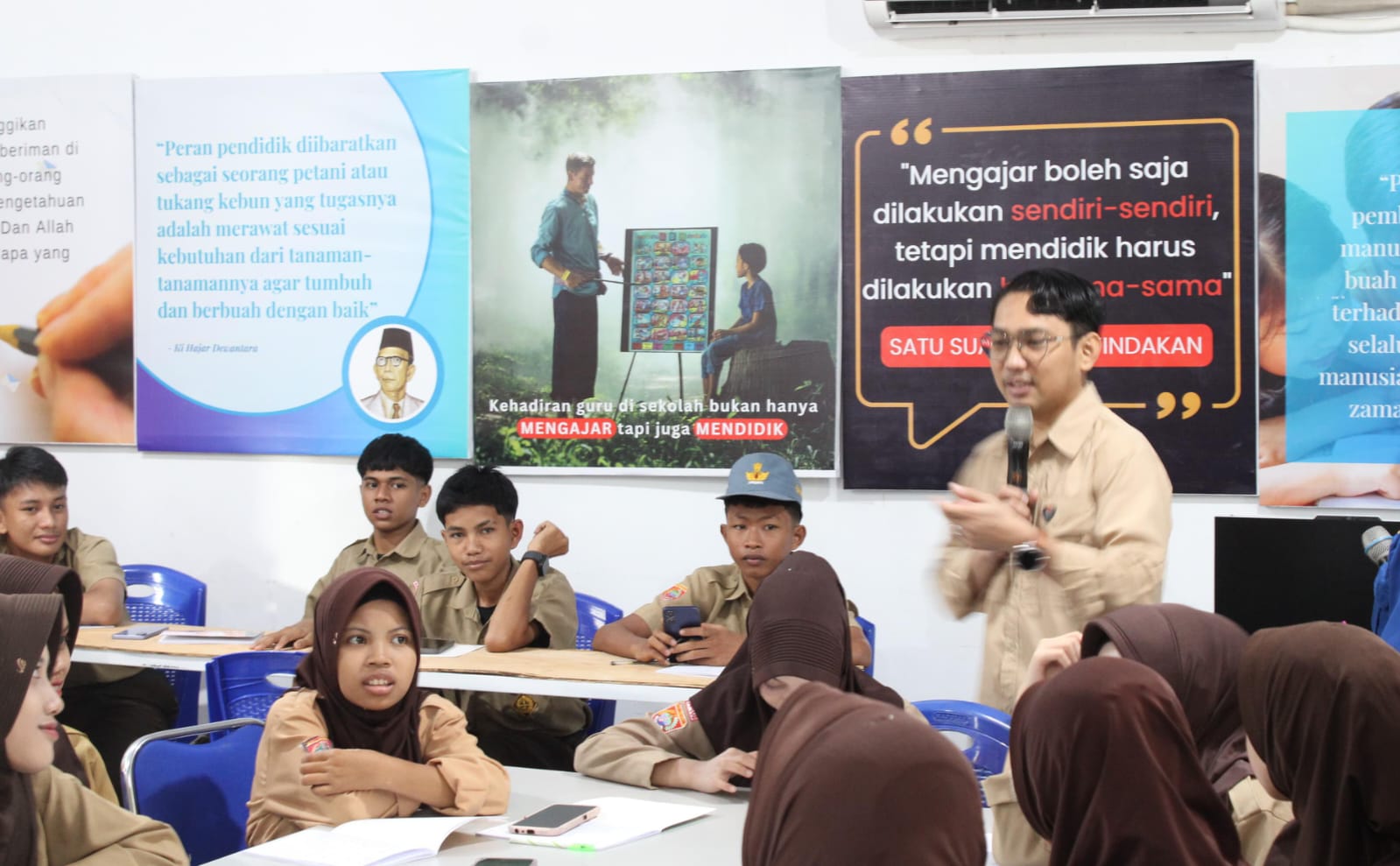 KPU Parepare Bekali Pelajar SMKN 1 Ilmu Politik bagi Pemilih Pemula