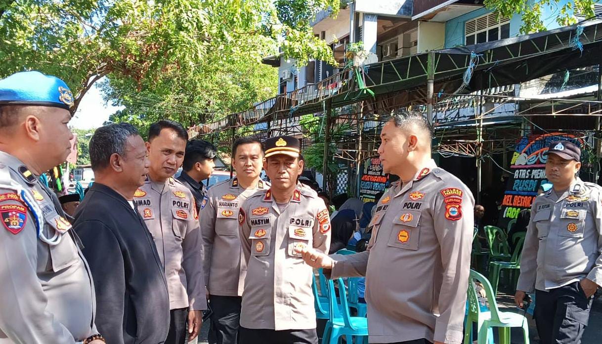 Turut Berduka, Kapolres Parepare Melayat ke Rumah Duka Almarhum Rusdi Bakri