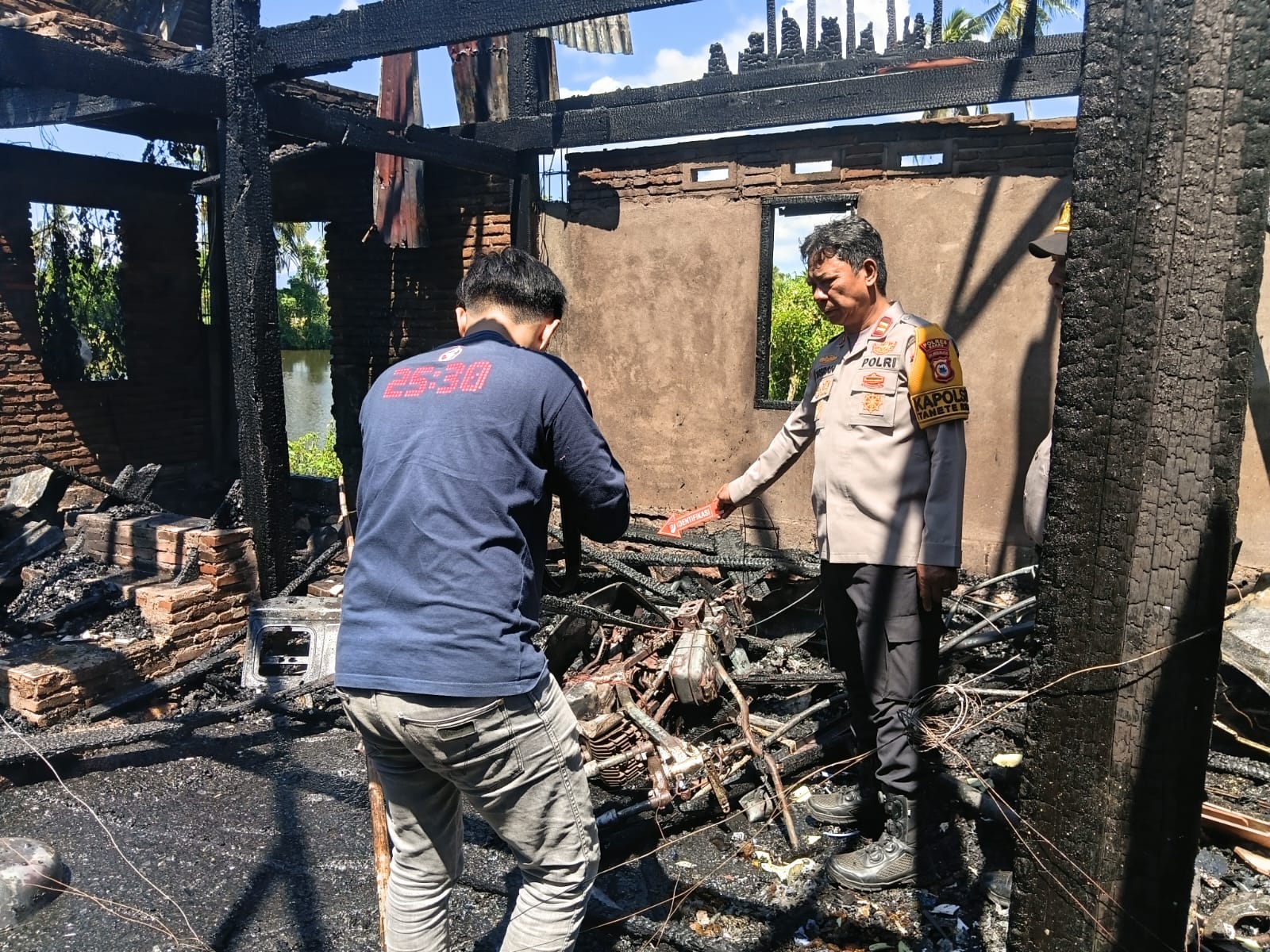 Respons Cepat Polsek Tanete Rilau dan Polres Barru Tangani Kebakaran Rumah di Juppai, Kerugian Ditaksir Rp250 Juta