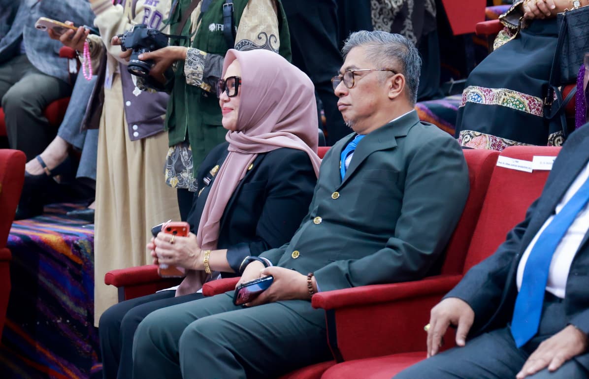 Bupati dan Wakil Bupati Barru Hadiri Pengukuhan Guru Besar UNM, Prof. Kamaruddin Hasan Jadi Inspirasi Generasi Muda