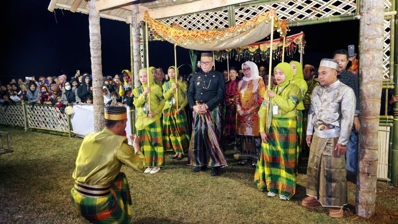 Wakil Bupati Barru Hadiri Festival Mappadendangan dan Tari Sere Api di Gattareng