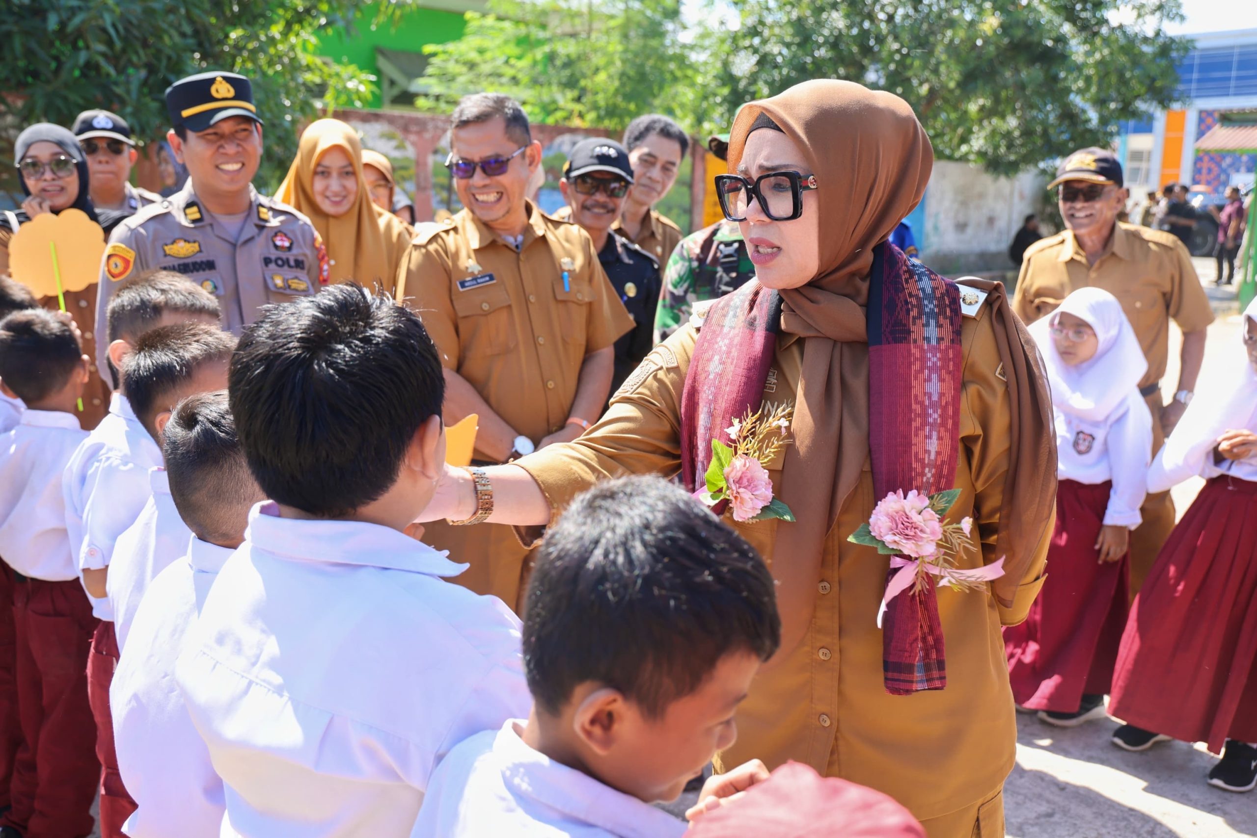 Bupati Barru Tinjau MPLS di Soppeng Riaja, Beri Motivasi Siswa Baru Raih Prestasi dan Masa Depan Gemilang