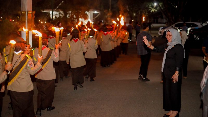 Bupati dan Wakil Bupati Barru Hadiri Upacara Taptu dan Saksikan Pawai Obor HUT ke-81 RI